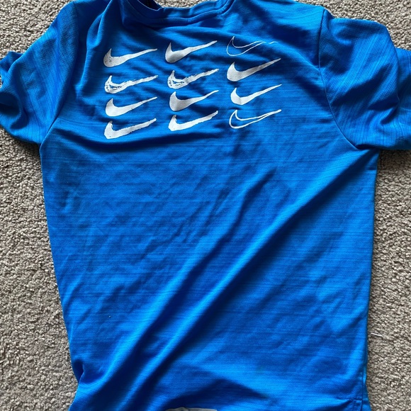 Blue Nike Air running T Size Medium - Picture 2 of 3